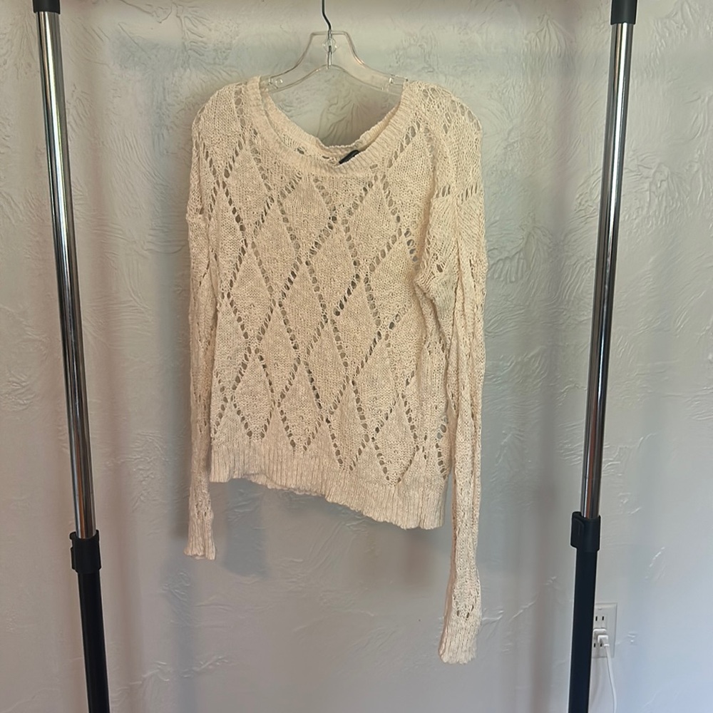 Cream pullover American Eagle sweater, Small